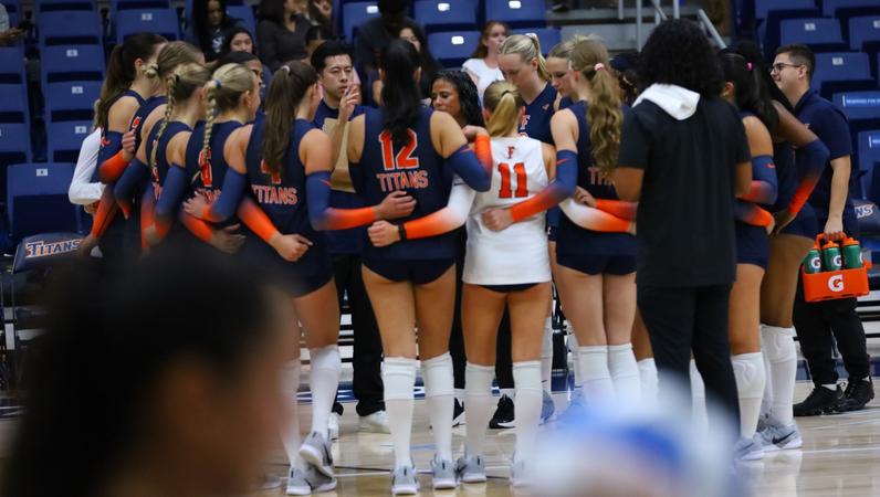 Volleyball Falls to Cal State Bakersfield in Straight Sets