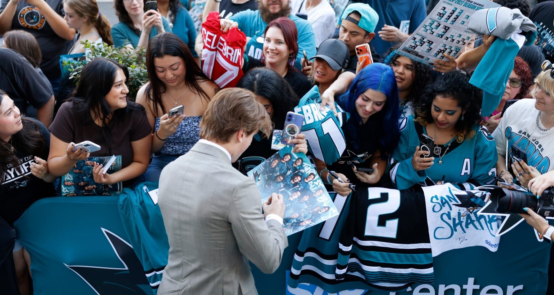 Photos: San Jose Sharks fans greet players at opening night event