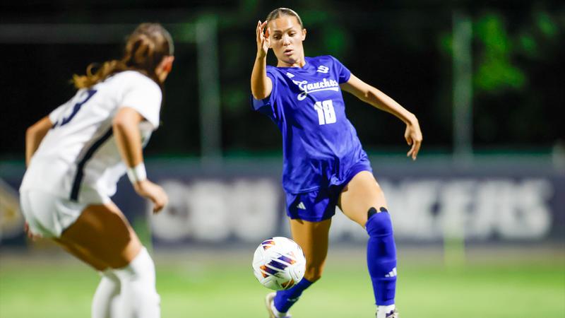 Women's Soccer Stays Unbeaten in Conference Play