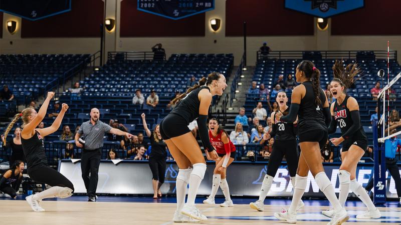 Lions Outlast San Diego, Improve to 5-0 in WCC Play