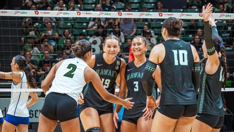 Women’s Volleyball Extends Sweep Streak to Six