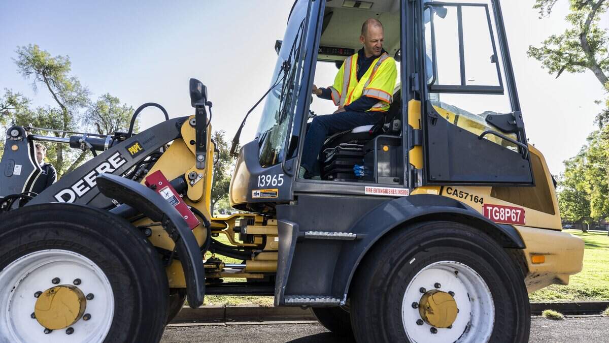 Sacramento prepares for Super El Niño and leaf season