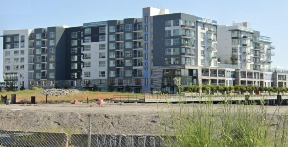 Waterfront Oakland apartment complex is foreclosed as market wobbles
