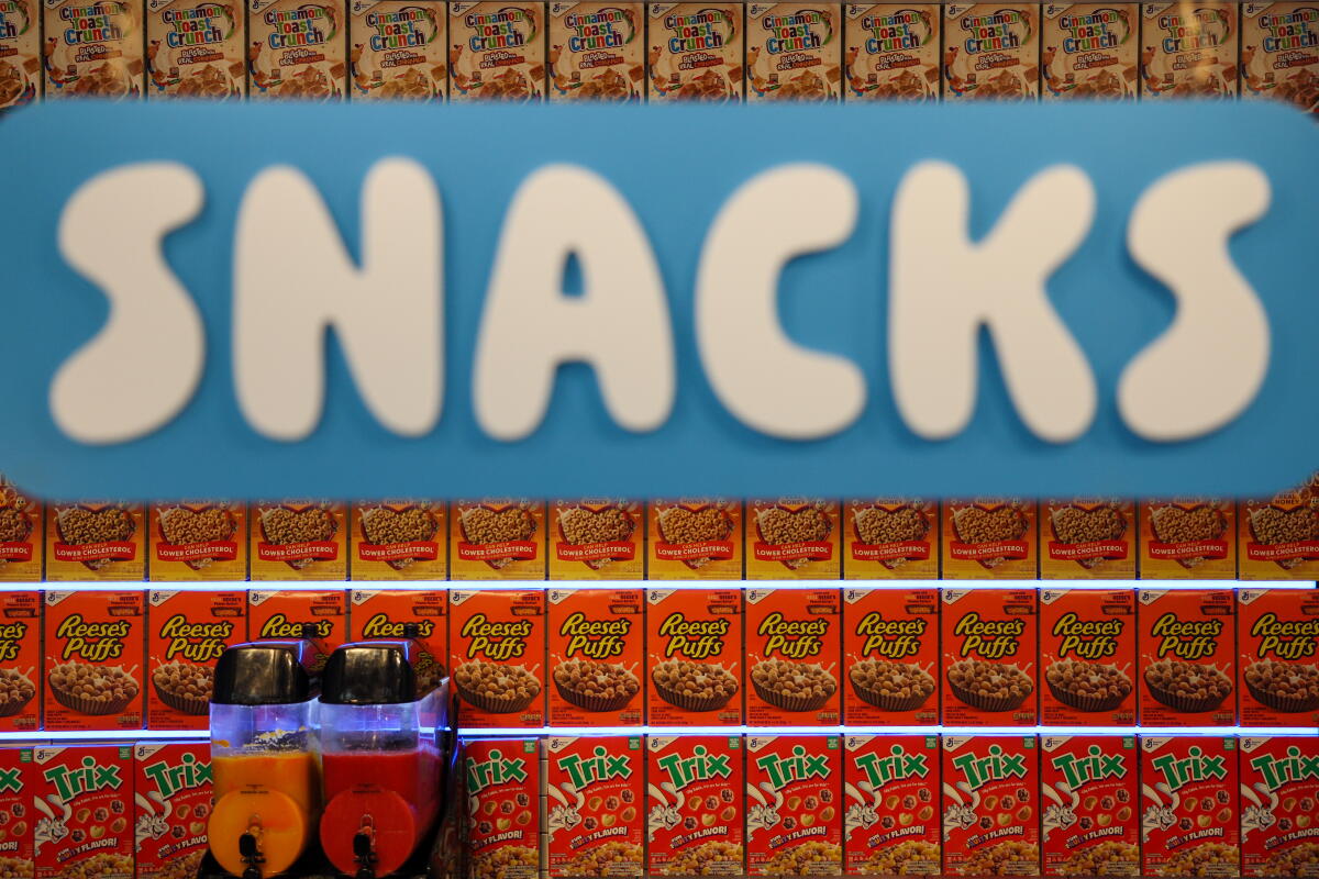 Rows of various cereal boxes