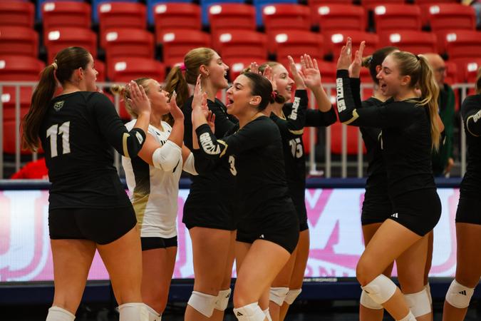 Oakland Volleyball Outlasts Robert Morris in Five-Set Thriller