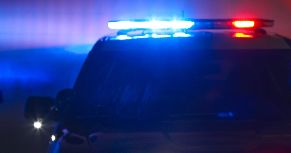 Los Angeles police officer involved in crash at end of pursuit; at least 1 injured
