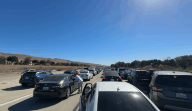 Woman ‘going after vehicles’ on Hwy. 101 causes traffic backup – NBC Bay Area