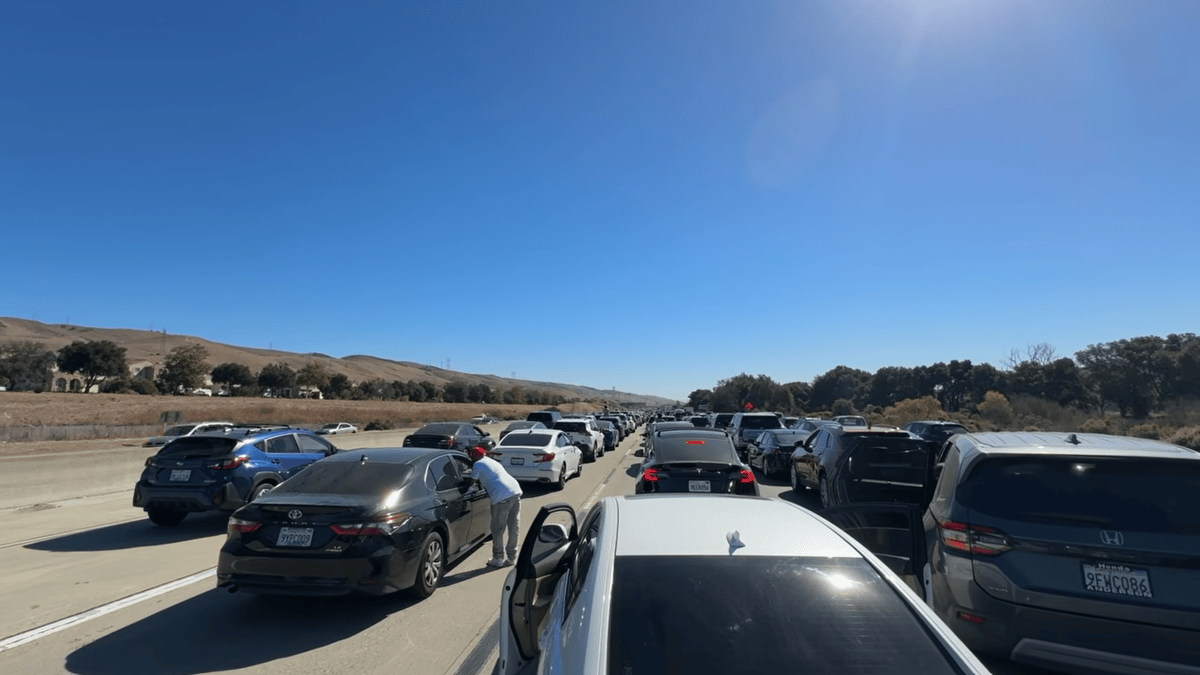 Woman ‘going after vehicles’ on Hwy. 101 causes traffic backup – NBC Bay Area