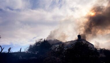 Firefighters gain ground on Southern California blaze, allowing thousands to return home