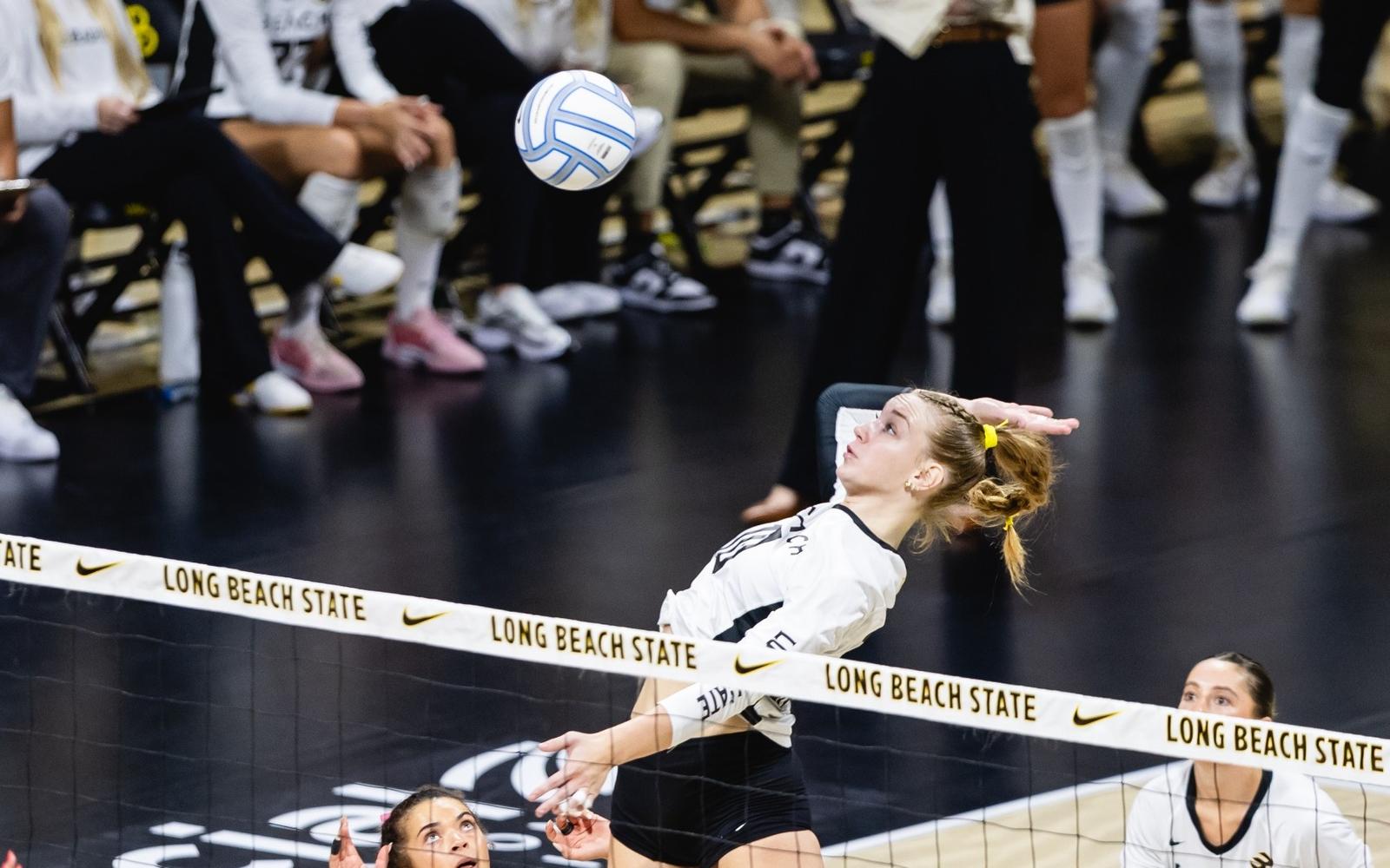 Women’s Volleyball Completes Road Sweep At Sacramento State