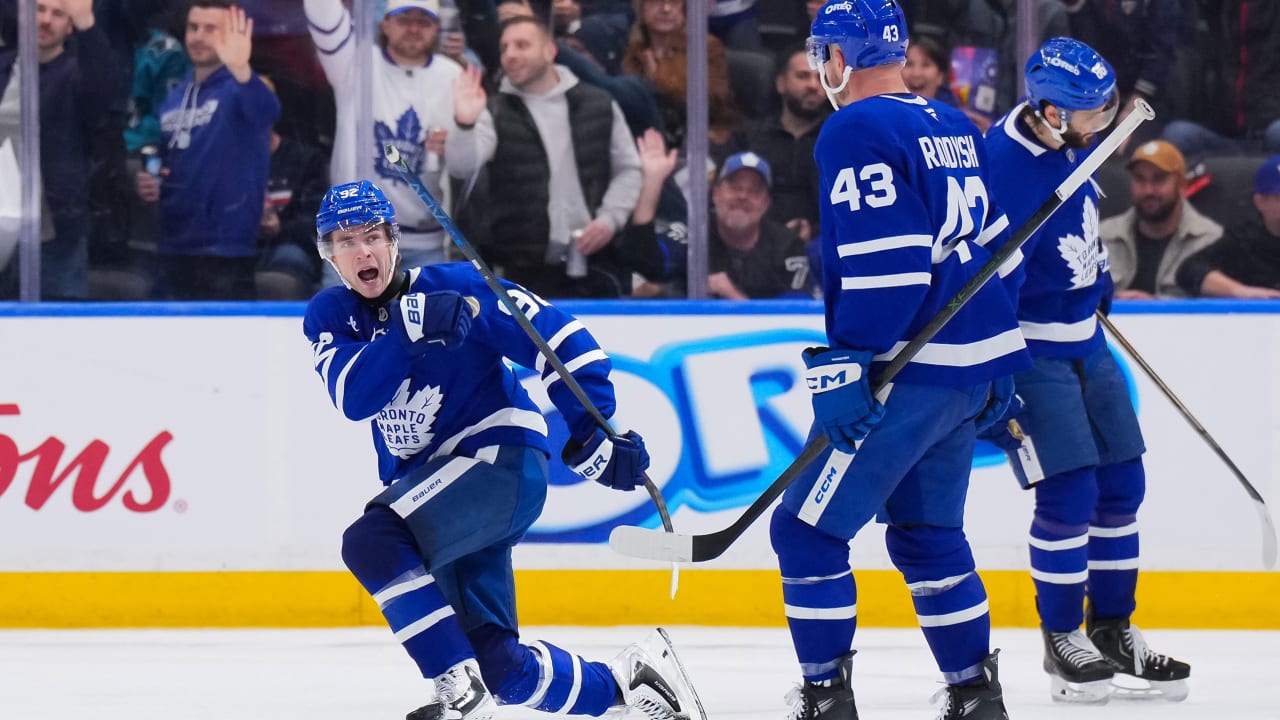McKenna scores go-ahead goal in third, lifts Maple Leafs past Stenberg, Sharks