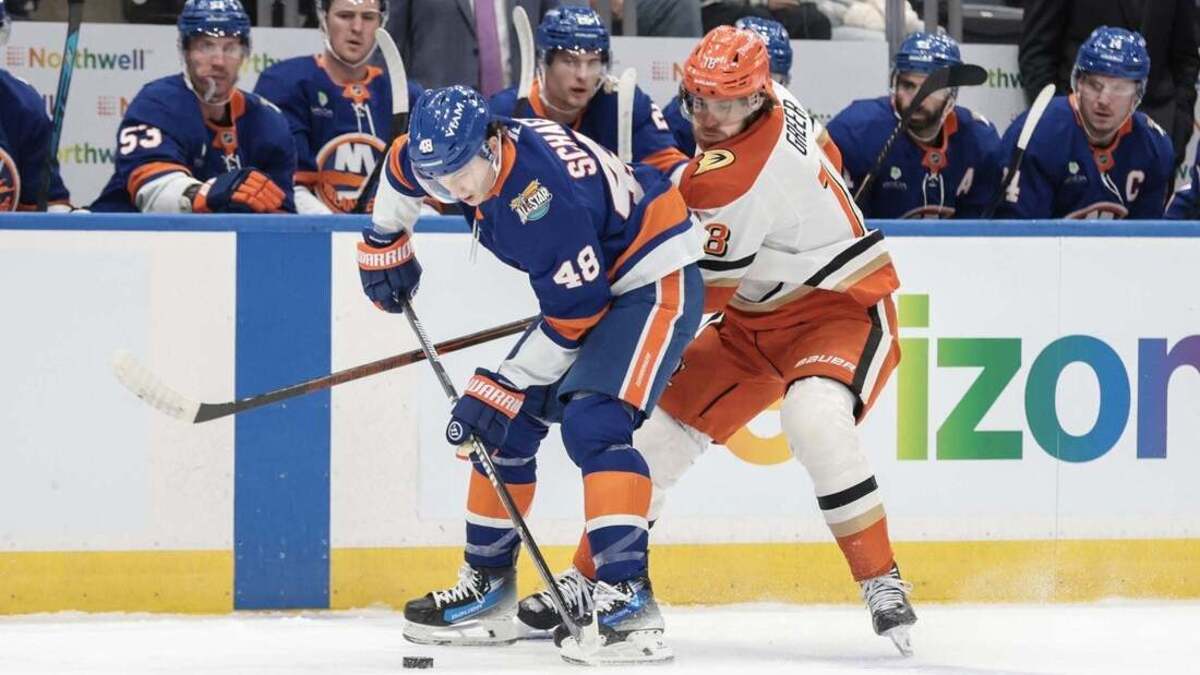 Islanders ride 3-goal first period as Ducks drop 4th straight