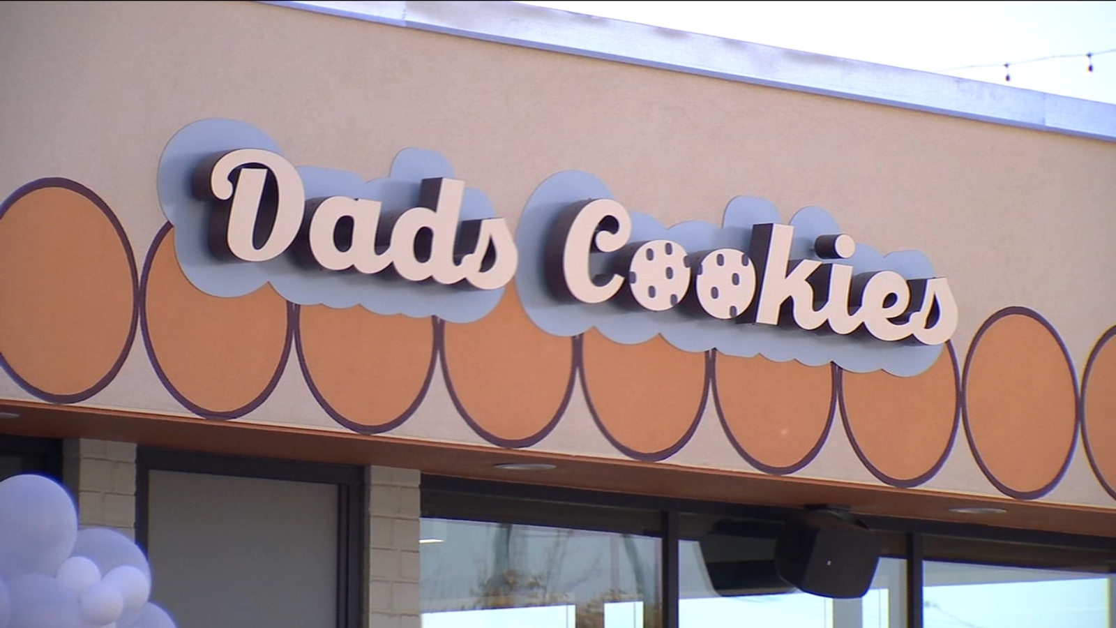 Local dessert shop Dad's Cookies celebrates downtown Fresno expansion