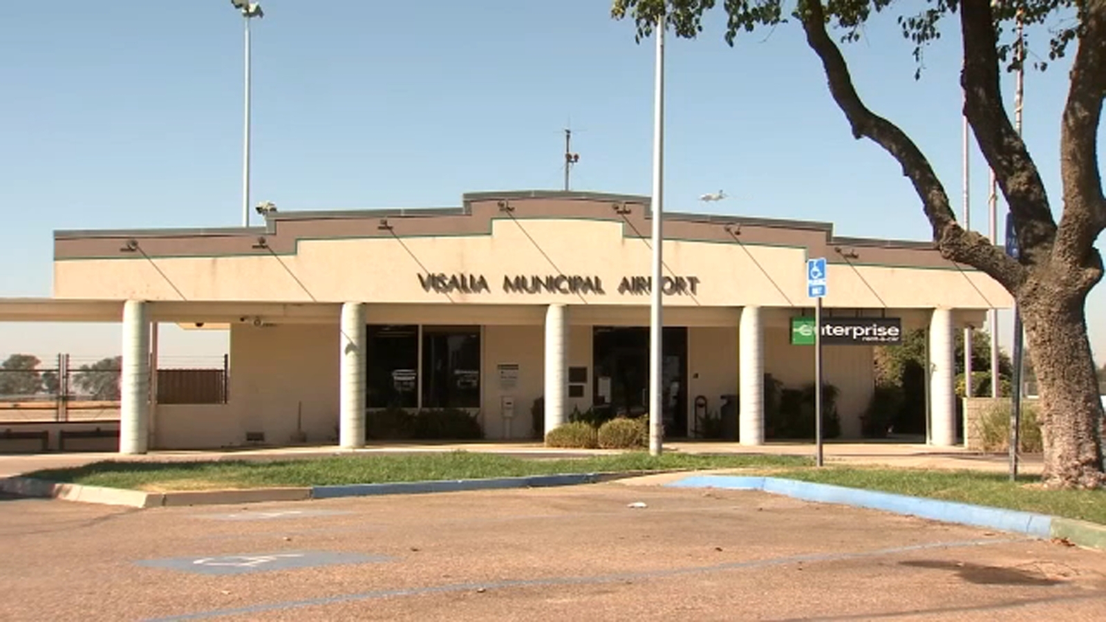 Could you soon fly out of Visalia? Commercial flights could be making a comeback to Visalia's airport