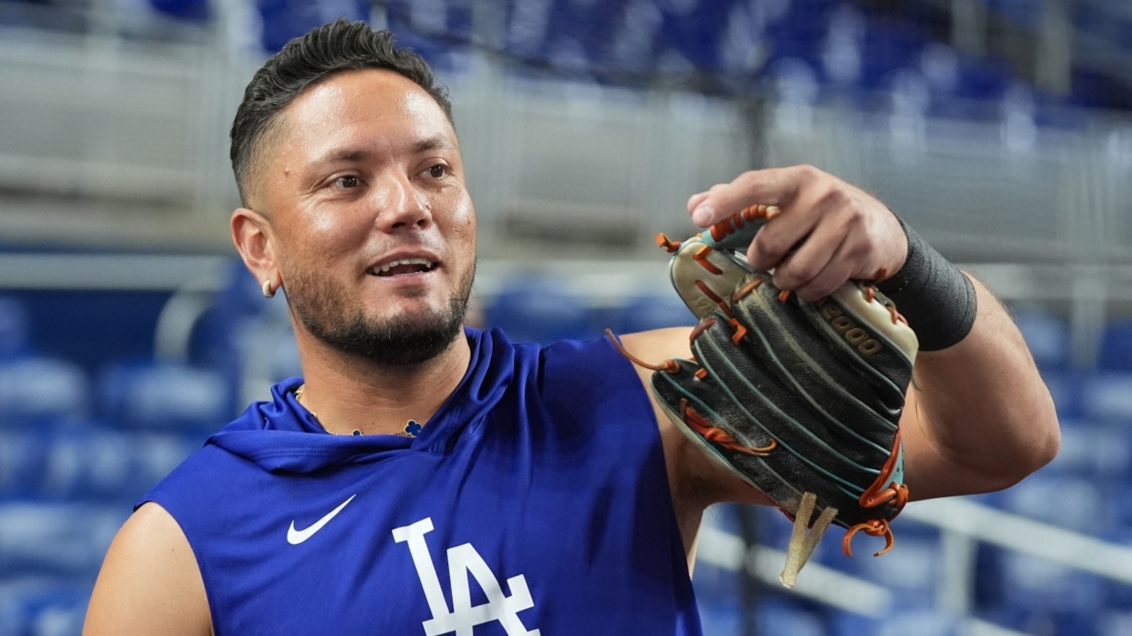 Dodgers star Miguel Rojas becomes US citizen