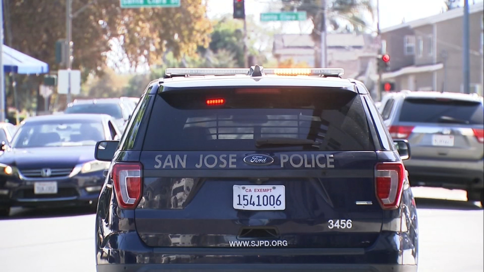 San Jose police officer injured in traffic stop leads to another officer firing gun; no arrests made, police say