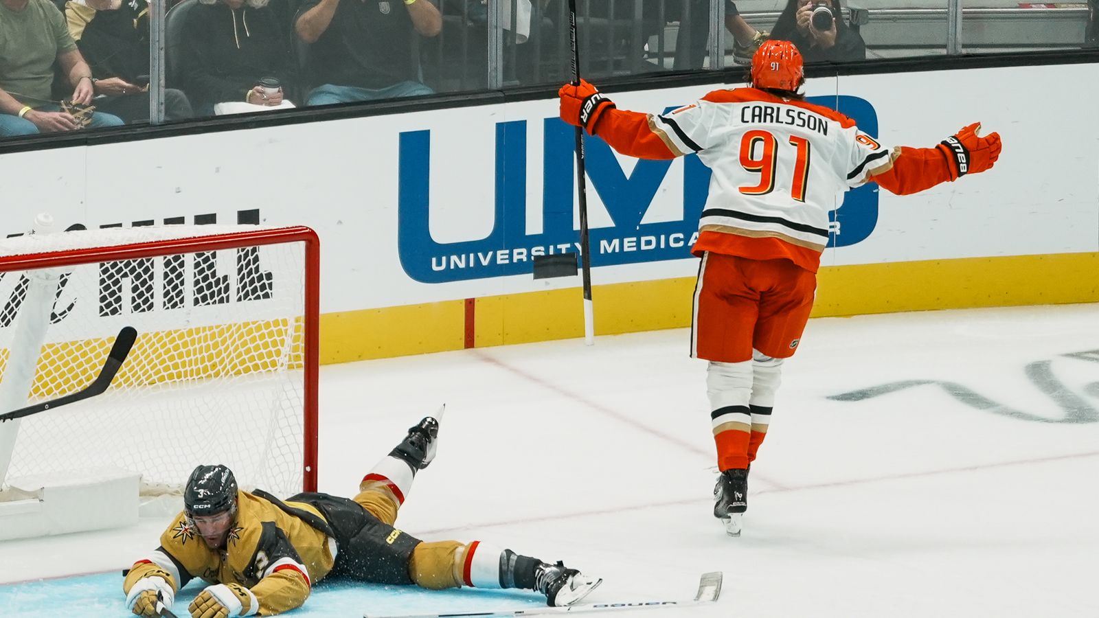 Ducks "survive" season opener in Vegas, turning 4-goal lead into 1-goal win