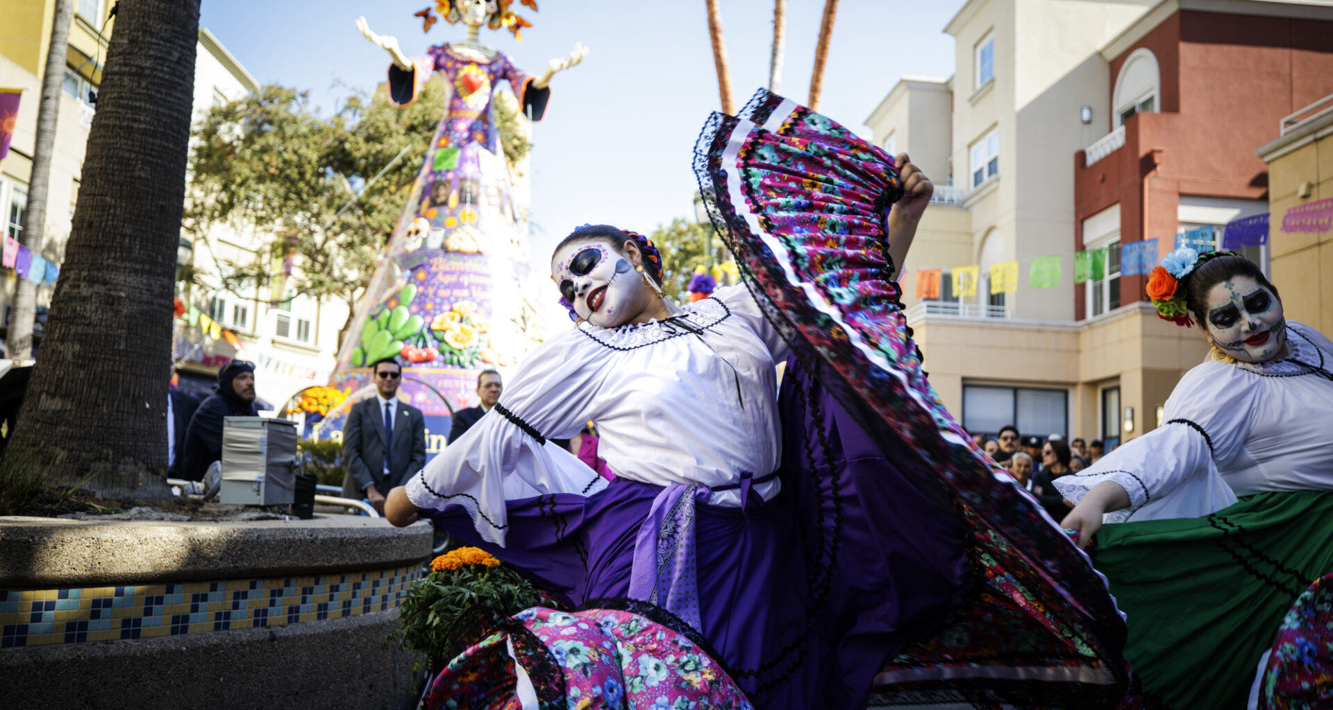 A Giant La Catrina Sculpture Sends a Defiant Message From Oakland’s Latinx Community