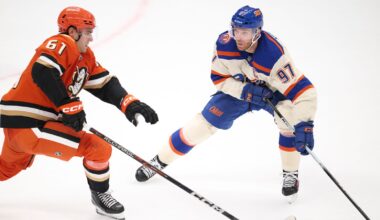 Oilers blitz past Ducks with 5-goal second period