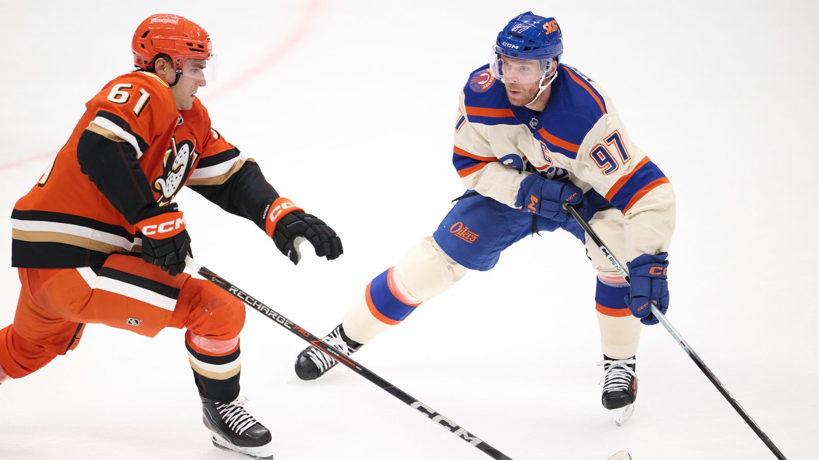 Oilers blitz past Ducks with 5-goal second period