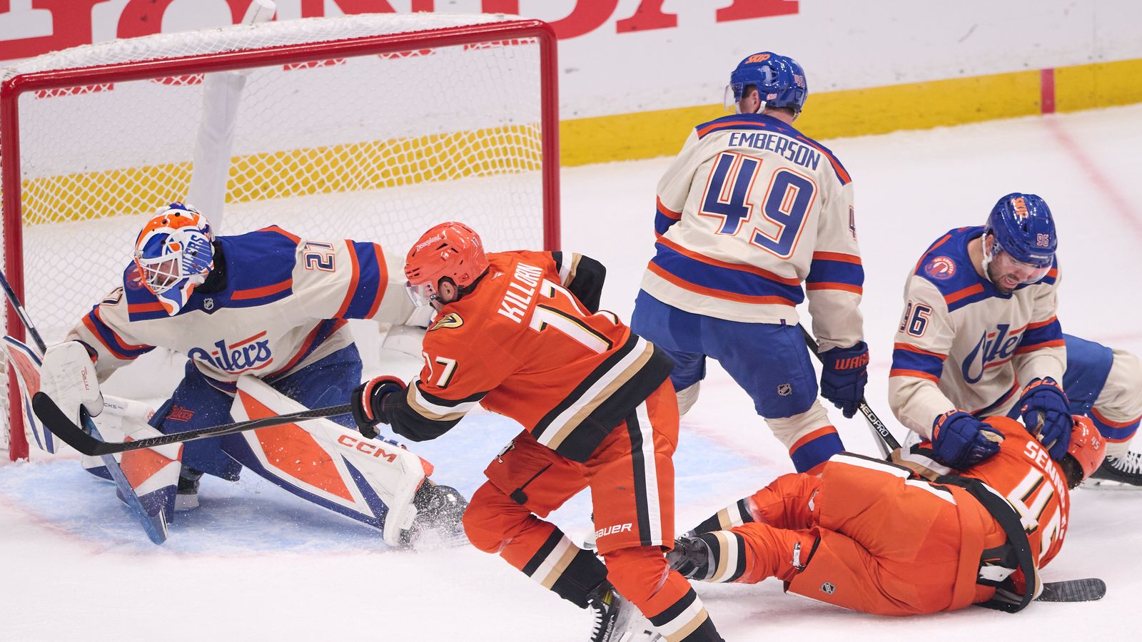 TST Images: Oilers defeat Ducks, 5-2, at Honda Center