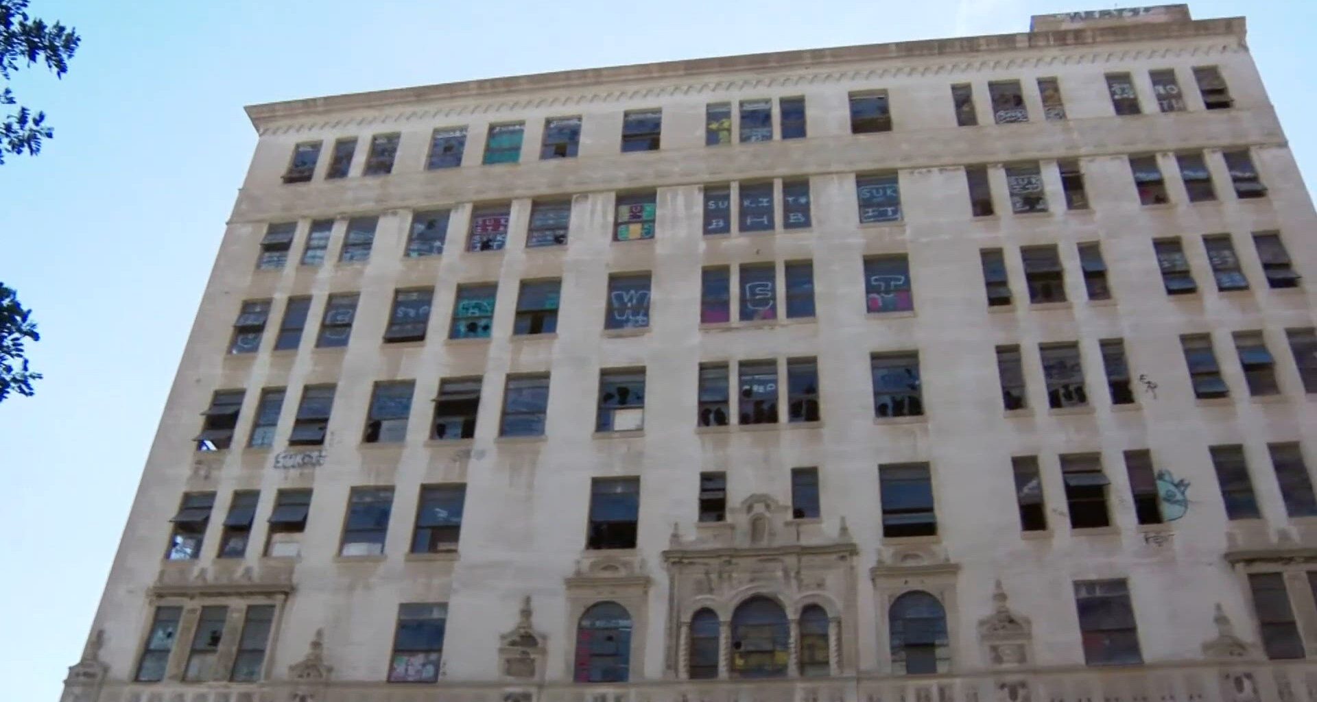 Demolition begins on historic California Theatre in San Diego after safety concerns