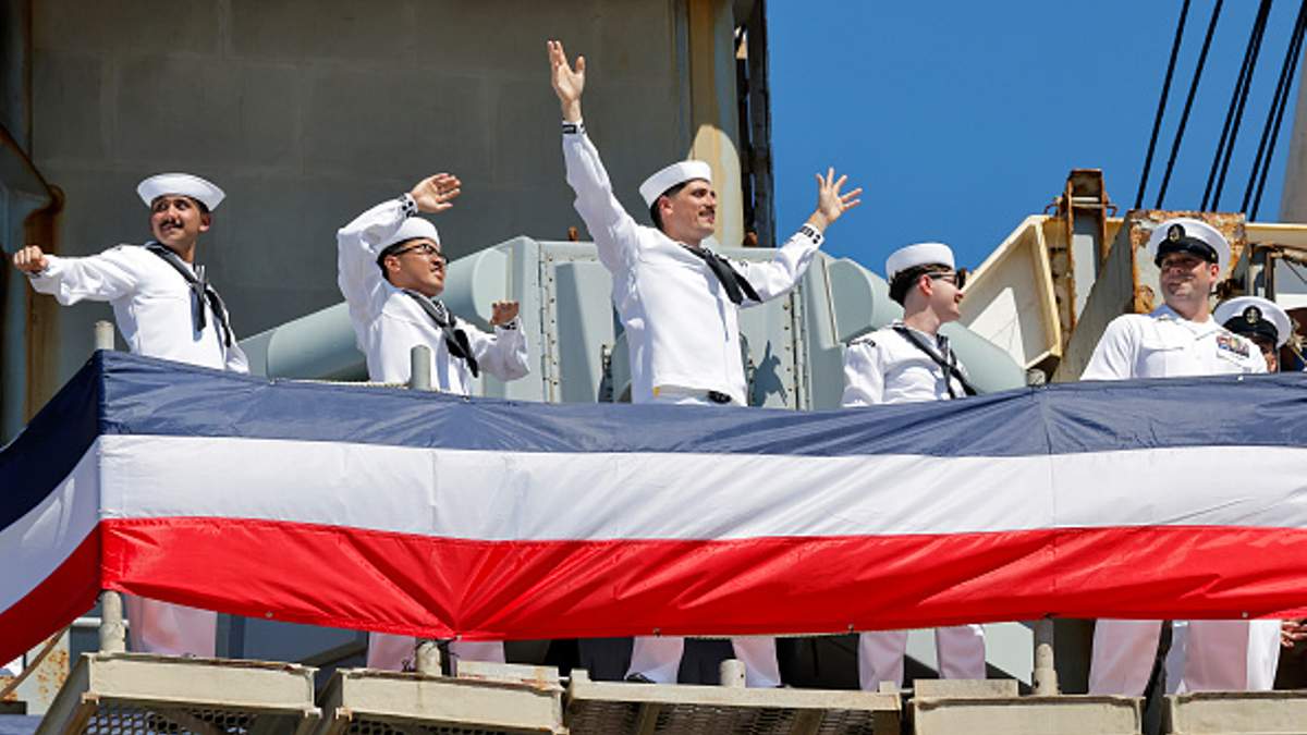 USS Abraham Lincoln Arrives Home After Lengthy Deployment