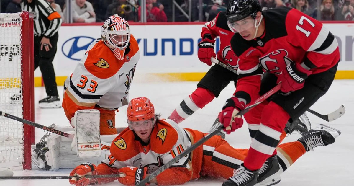 Gritsyuk and Hischier score in 1st period in the Devils' 4-1 victory over the Ducks | National Sports