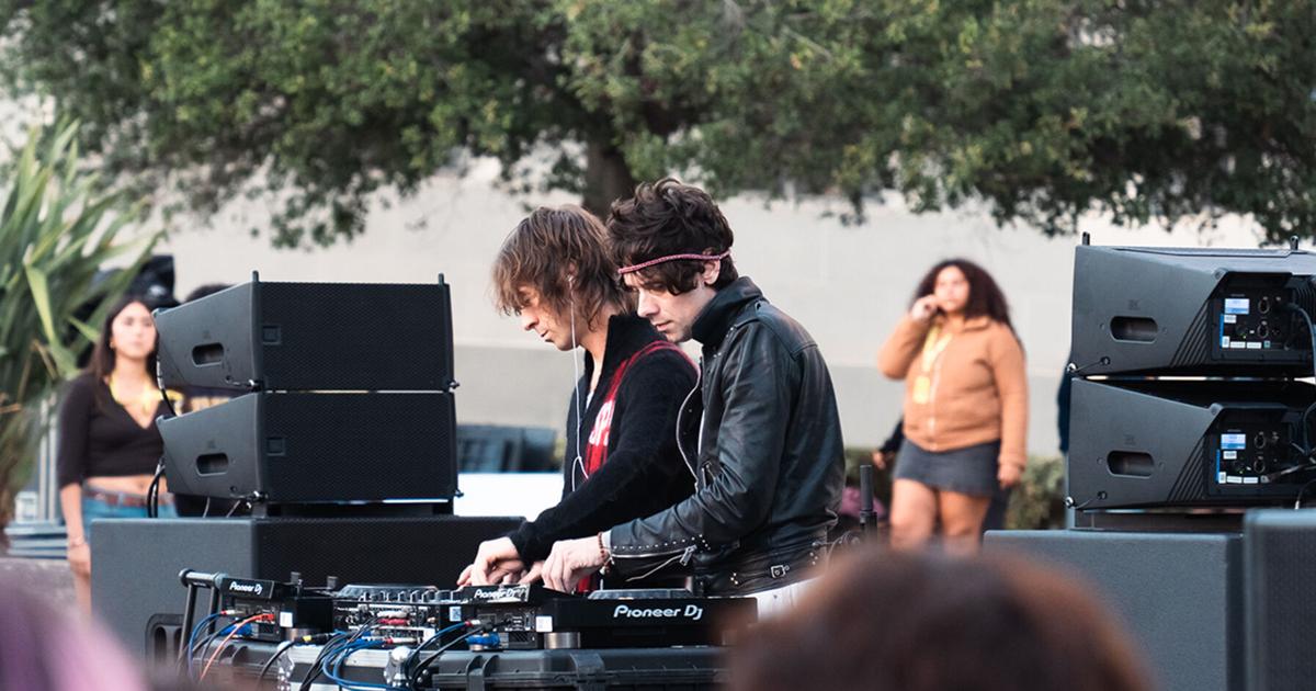 UC Berkeley students ‘La-La-La’ to The Hellp at ASUC’s Votechella | Student Life