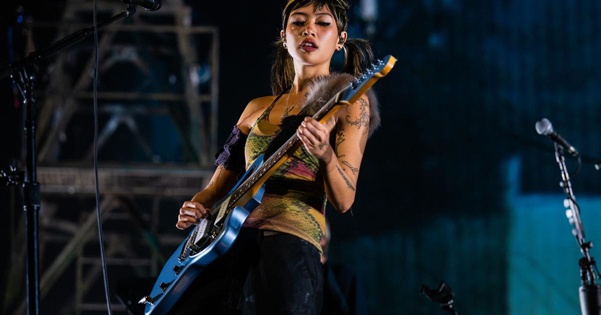 Beabadoobee brings her prismatic Powerlines Tour to Oakland Arena | Concerts