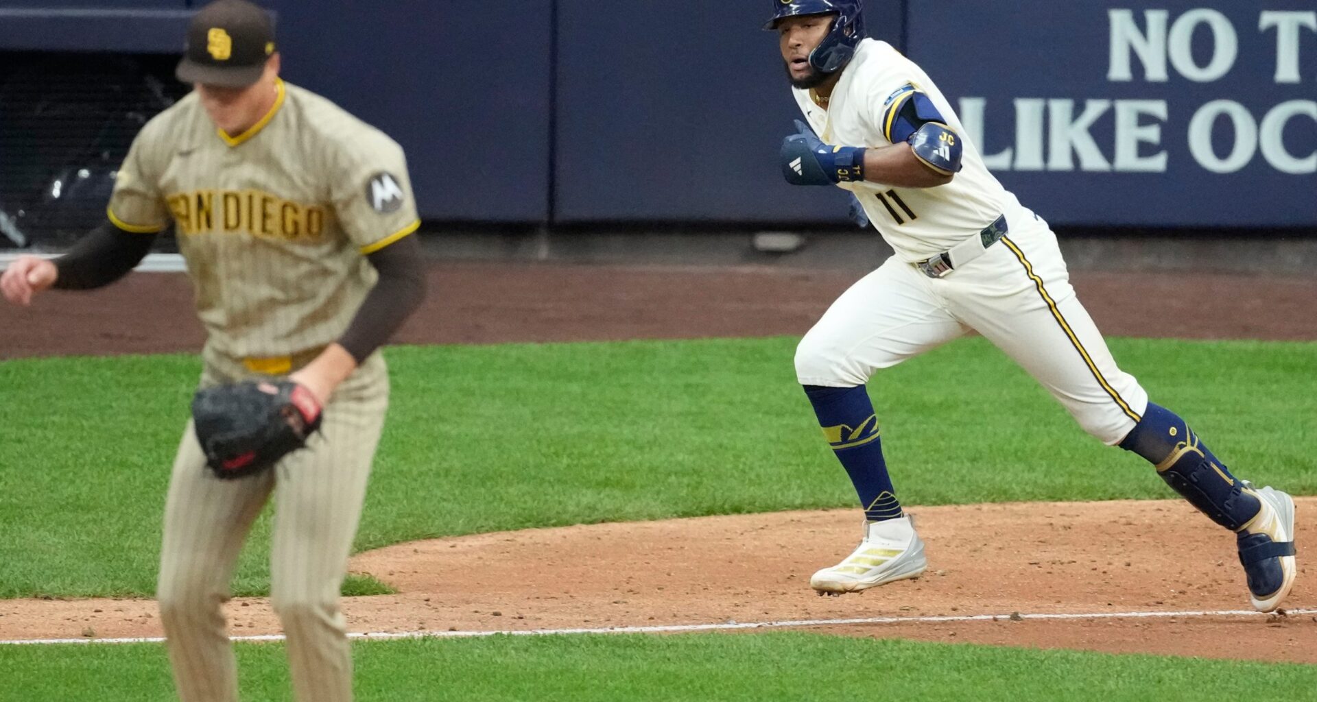 Chourio's 2-run single with 2 outs in 9th off Miller lifts Brewers over Padres for 2-0 NLDS lead