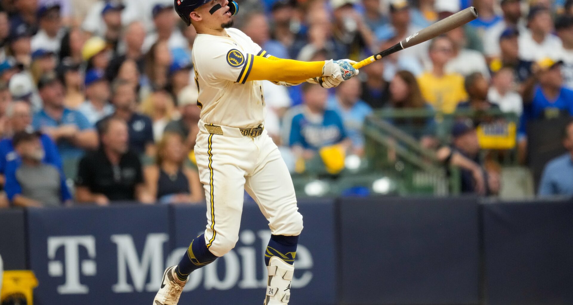 Milwaukee’s bullpen shines as the Brewers beat the Los Angeles Dodgers 7-4 in NLCS Game 2 – Chicago Tribune