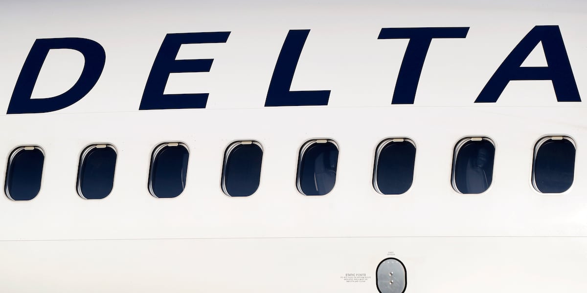 Delta plane clips tail of Air Canada flight in Los Angeles, FAA says