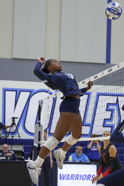 El Camino Warriors Middle Blocker, Cali Smith, gets set up