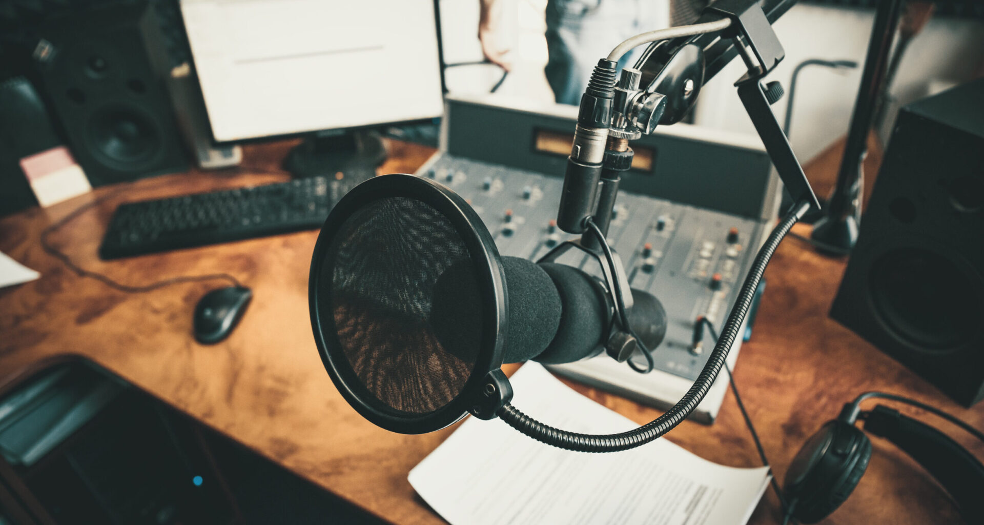 How Independent Radio Keeps L.A.’s Music Scene Alive