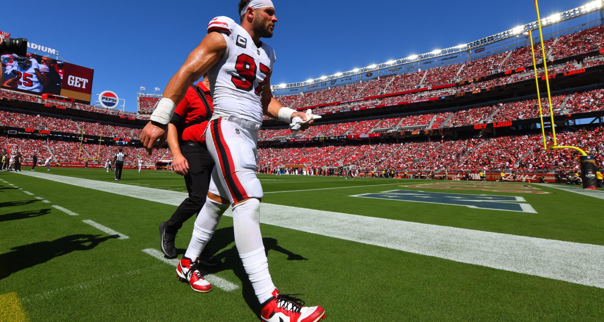 49ers' Nick Bosa remains out of action, Romello Height exits early