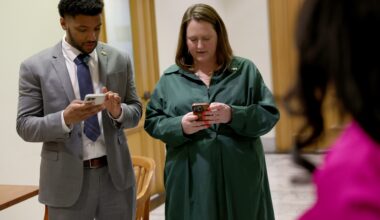 Ex-Oakland mayor's chief of staff takes stand in corruption trial