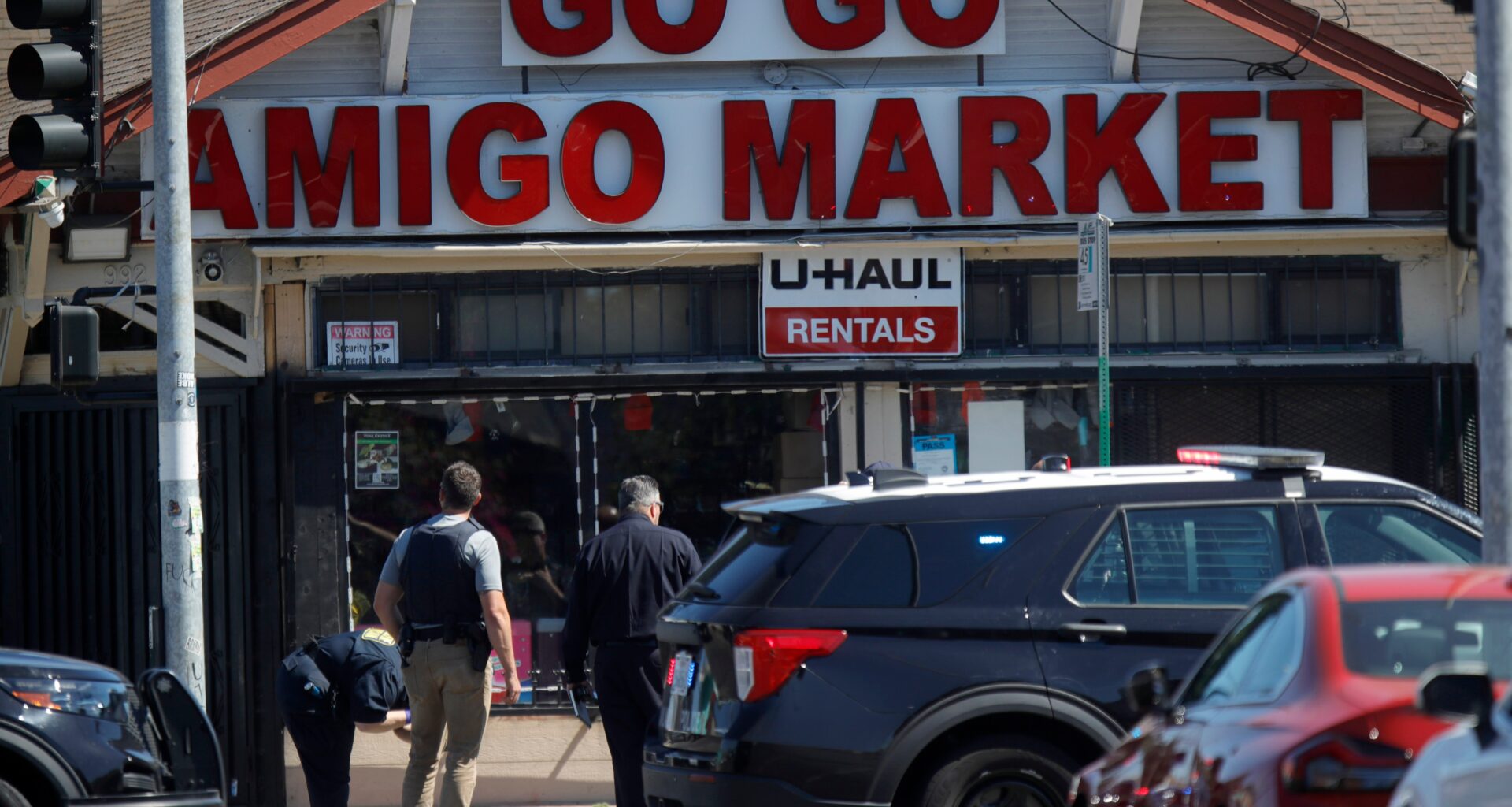 Police swarmed infamous Oakland liquor store suspected of pedaling drugs, stolen property