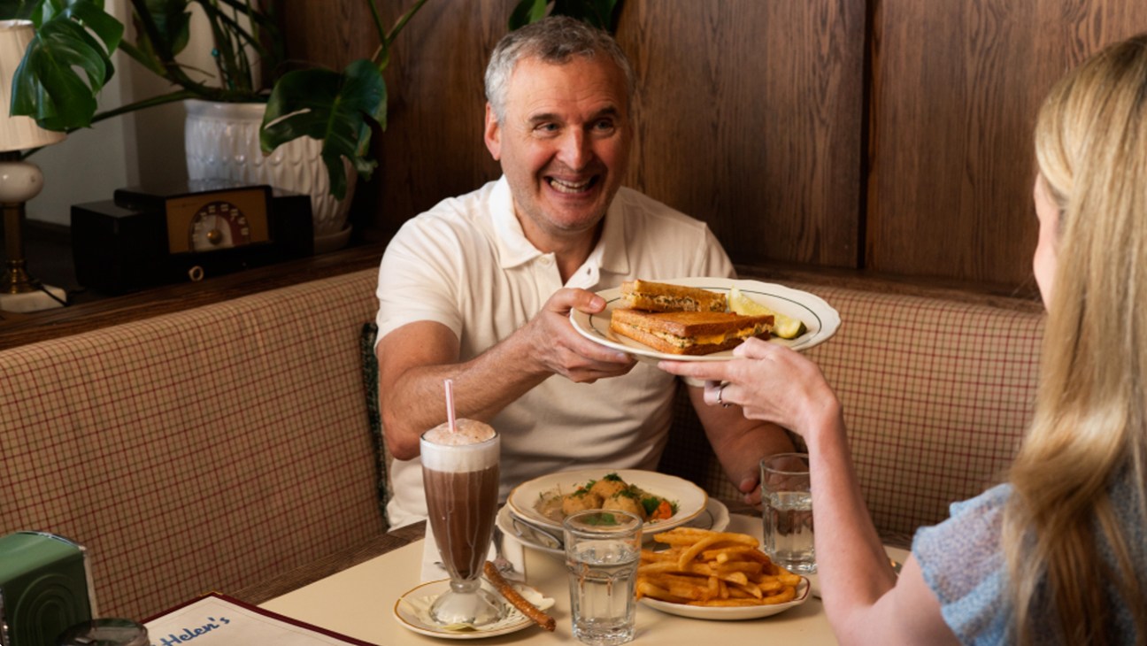 Phil Rosenthal Hosts 3 Marriott Bonvoy Moments in LA, NOLA and Greece