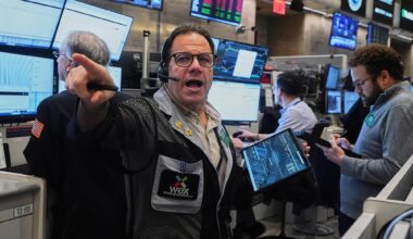 Wall Street loses ground under pressure from rising oil prices, more swings for Big Tech stocks
