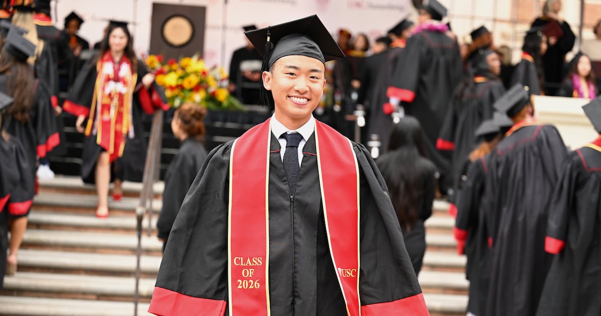 Carrying the torch: Tomo Chien, creator of the Morning, Trojan newsletter, gives students storytelling through analytics – Annenberg Media