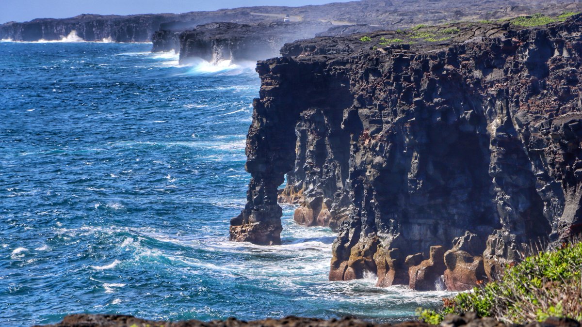 Hawaii’s picturesque Hōlei Sea Arch collapses into the ocean – NBC Los Angeles