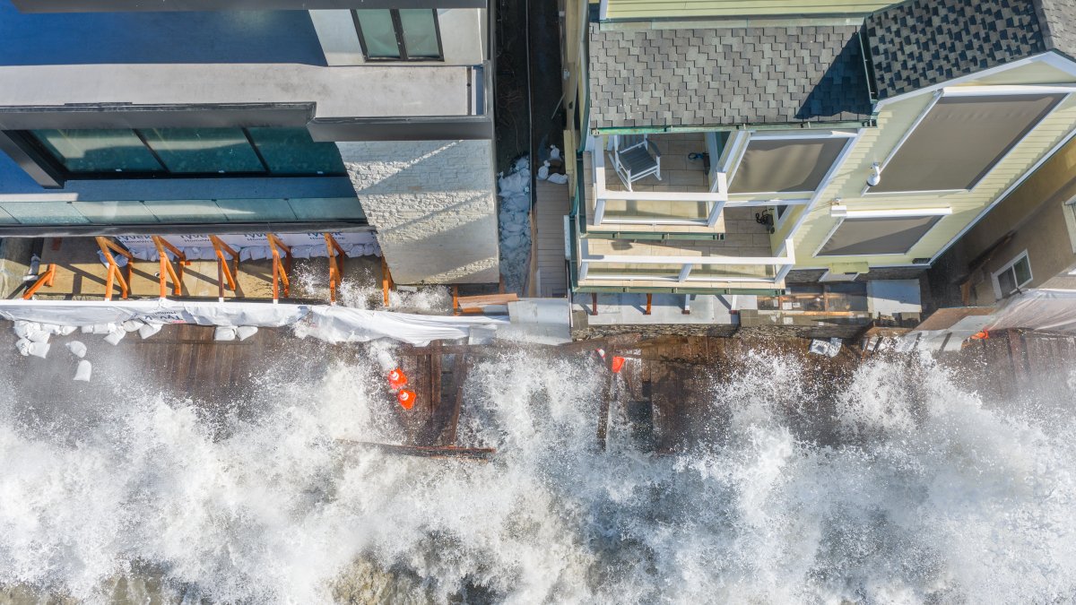 Powerful surf damages beachside homes in Long Beach – NBC Los Angeles