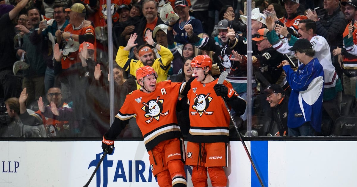 Anaheim Ducks get through a 15-hour travel day with NFL RedZone and some card games