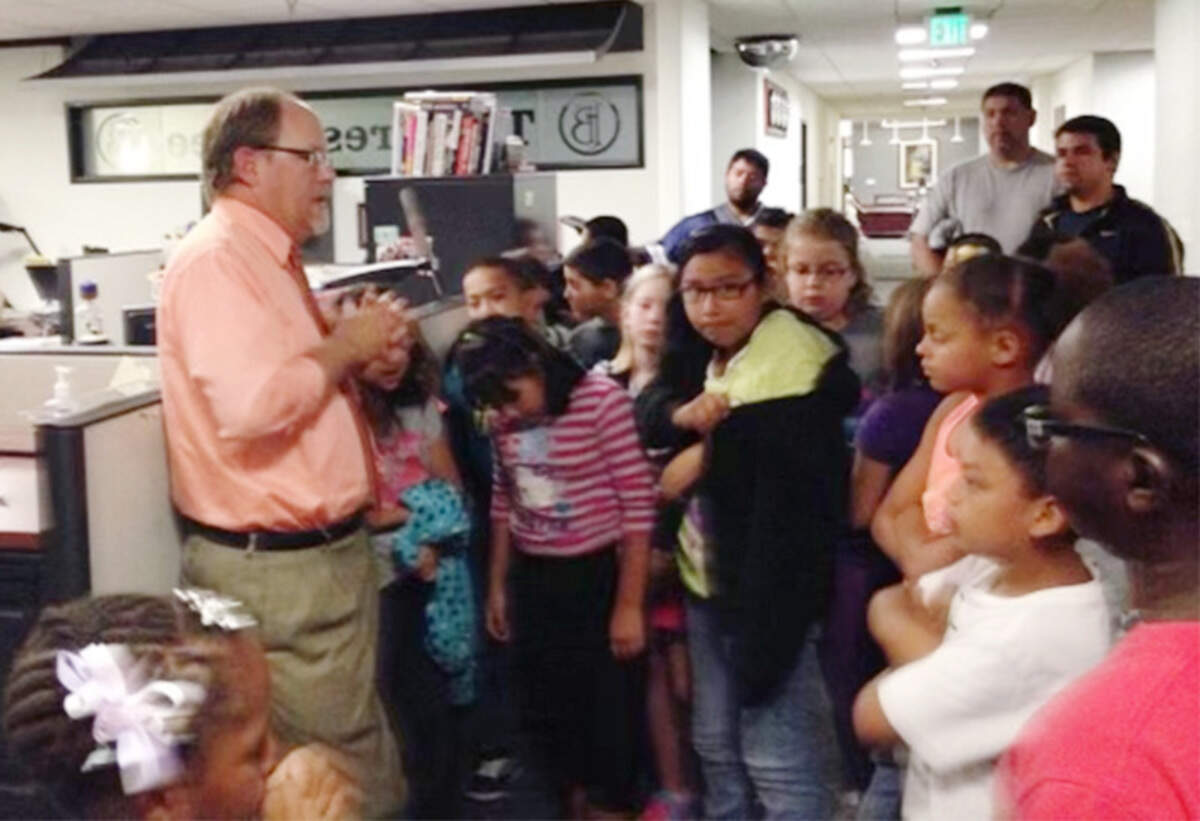 John Rich, former managing editor at the Fresno Bee, photographed in 2013 with a school tour in the Fresno Bee newsroom.