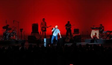 Mac DeMarco turns Hollywood Bowl into his own playful indie rock playground – Redlands Daily Facts