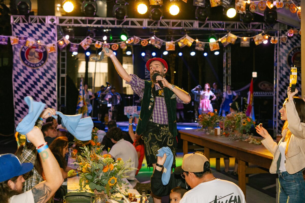  Fairmont Miramar Hotel & Bungalows. Okstoberfest