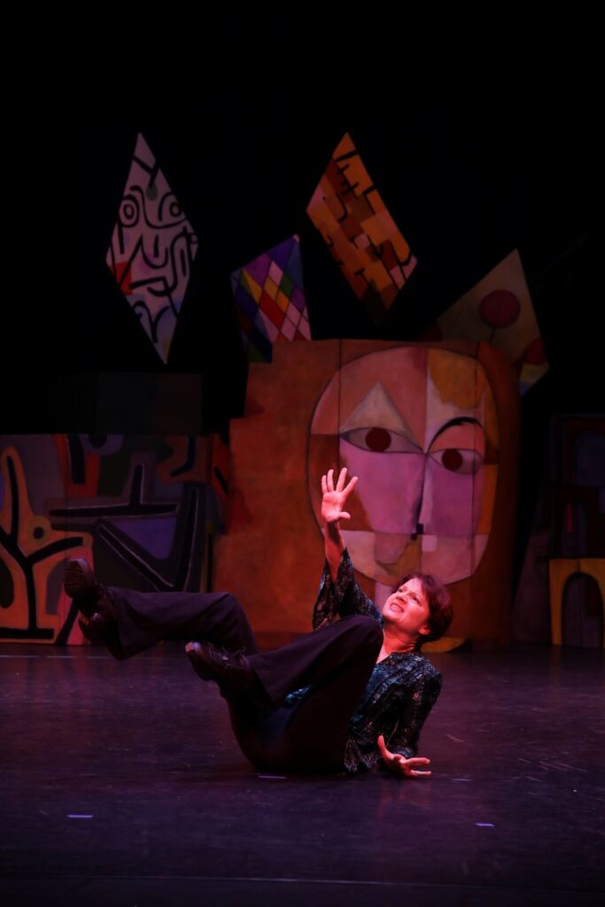 Dancing Through Parkingson's - Performance - Photo by Jaya Kang.