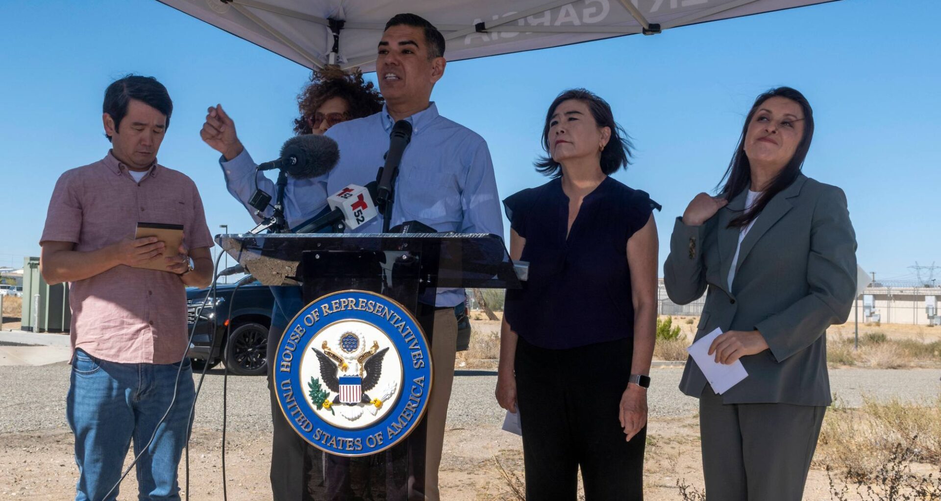 Members of Congress report mold, ‘filthy’ kitchenware during unannounced Adelanto ICE facility visit – San Bernardino Sun