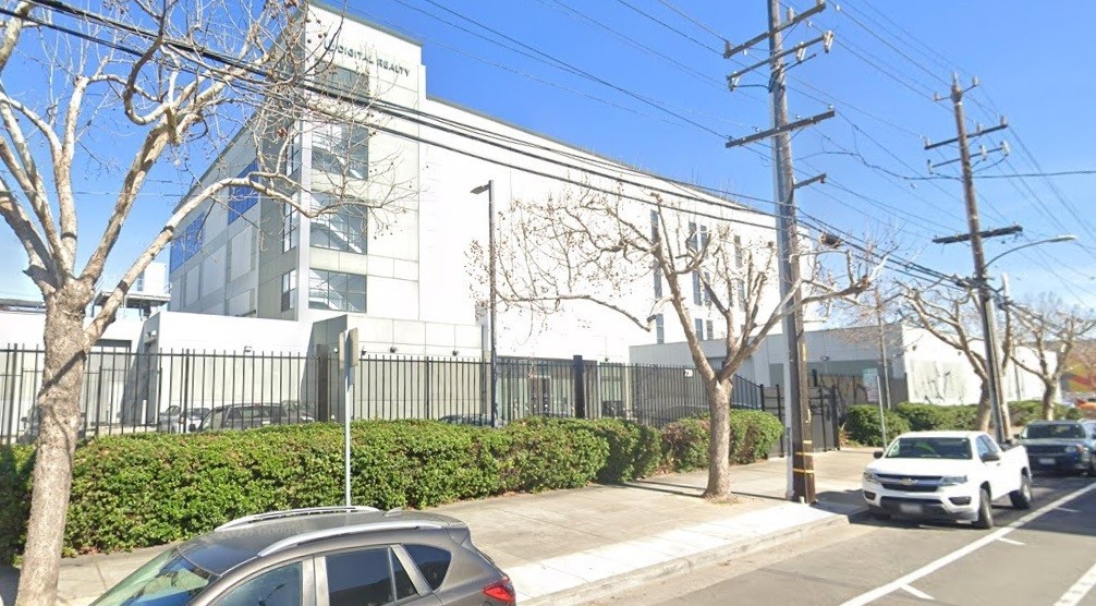 Letters: An Oakland pause on data centers allows responsible planning